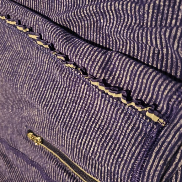 lululemon Long Sleeve Size 4 - Picture 6 of 8